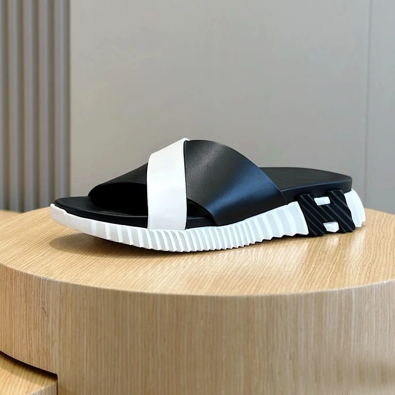 Sandales Croisées Luxe Homme — Semelle Crantée Blanche
